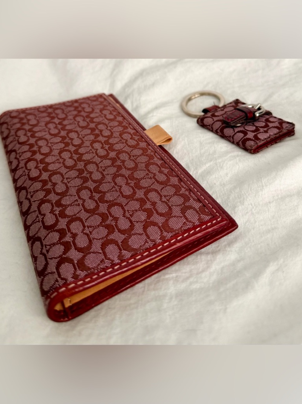 👑✅PRICE FIRM✅ COACH burgundy check book cover and mini picture frame key fob set - Picture 3 of 17